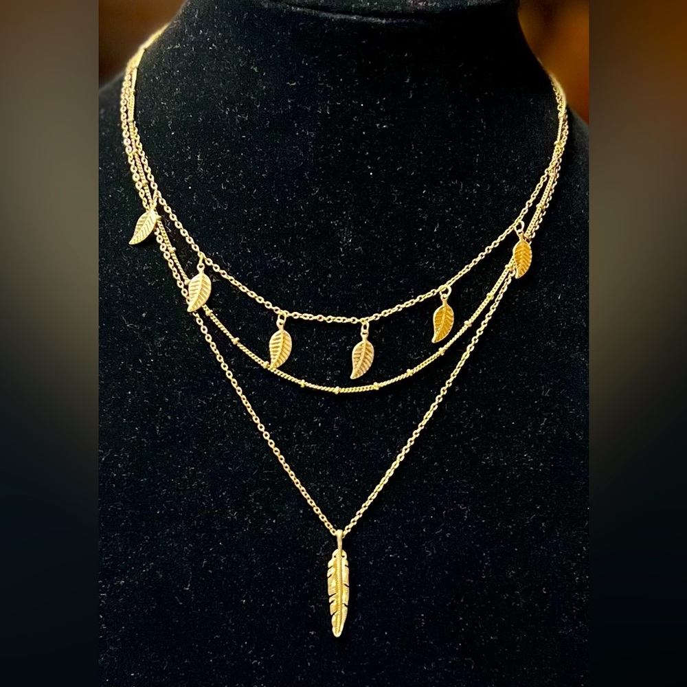 Vintage Gold Tone 3 Tiered Chain w/Feather Designs